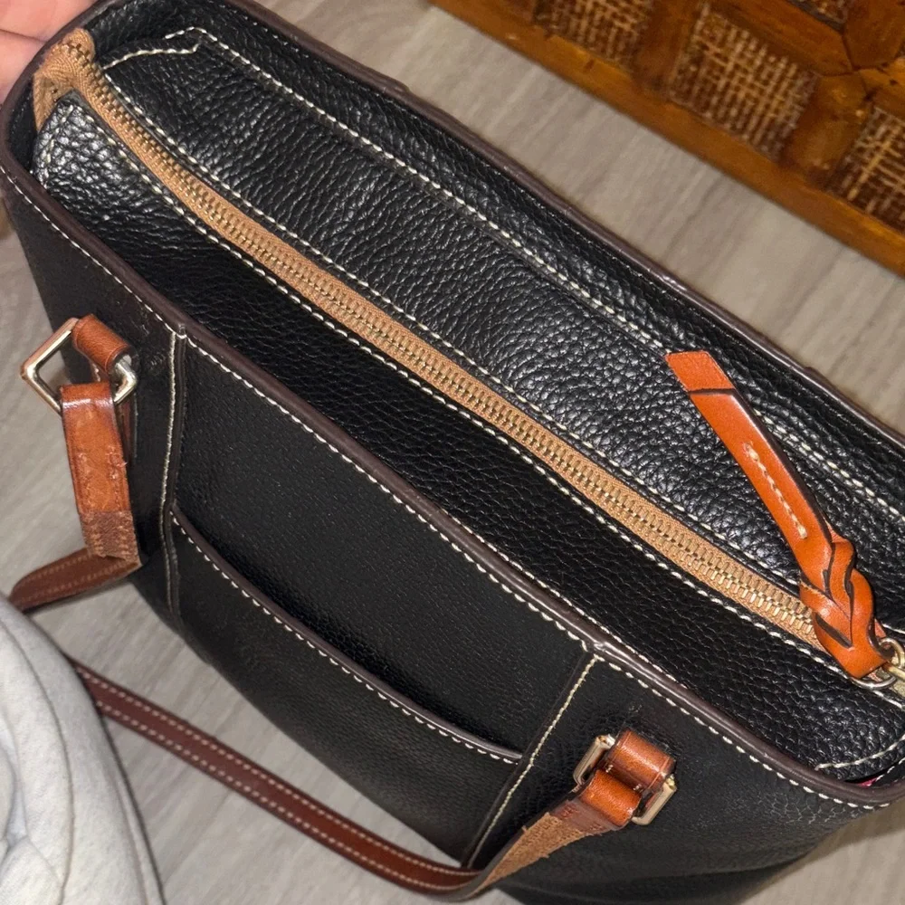 Dooney & Bourke Vintage Lexington Black Tote - Picture 11 of 16